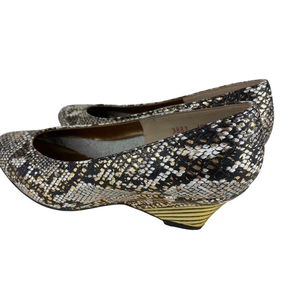 Vintage California Magdesians Heels Pumps Wedge Faux Snakeskin US Size 6.5M - Picture 9 of 13